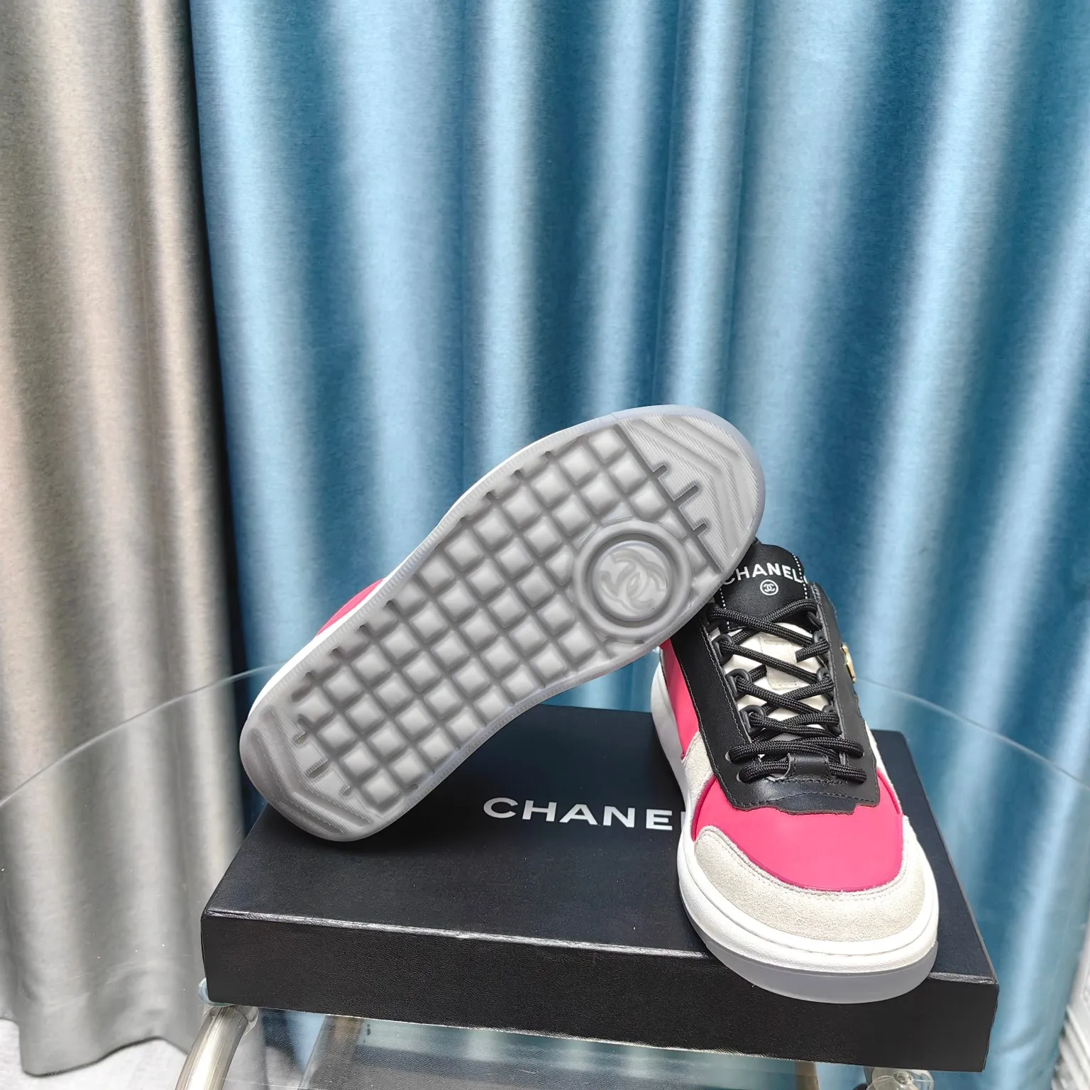 👟👟Ex-factory price 540👟👟 Men's size +10 Chanel Chanel - 2023 counter top casual sports shoes This classic design; the upper is electro-embroidered with a variety of techniques; the outsole is fashionable and sporty; it is unusual to incorporate a variety of color matching elements... The diversified mix and match is very beautiful and versatile, casual, fashionable, sports and outdoor can be taken into account. The counter boutique package is full set for women 35-40 and men 39-45 (Customized size 44.45)